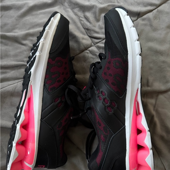 Nike Black and Pink Women's REAX Running Shoes - Picture 3 of 5